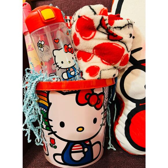 Hello kitty Easter bundle x large pillow with Hello Kitty with large red Bow - Picture 9 of 11